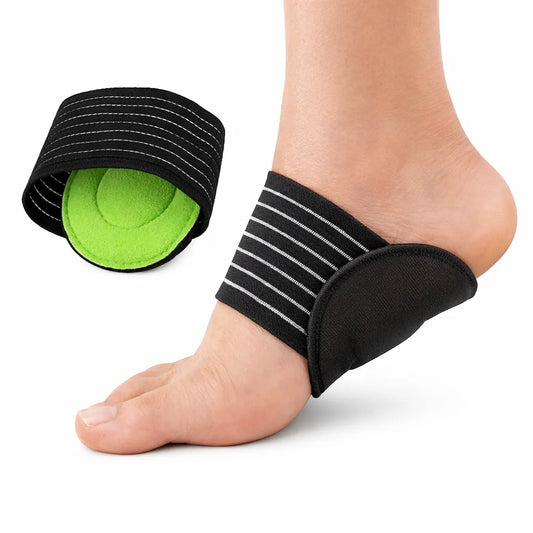 Ergonomiskt fotvalvsstöd med formad insats och elastisk rem för bekväm passform under fotvalvet.