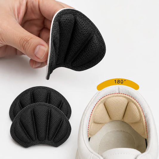 Hälskydd för skor med mjuk stötdämpande design som hjälper till att minska friktion och ge ökad komfort i hälen. Visar flexibel 180° böjbar konstruktion och självhäftande hälkuddar för bättre passform i skor.