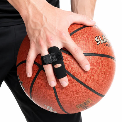 Justerbar fingerskena för lätt stöd vid basket och annan aktivitet med bibehållen rörelsefrihet.