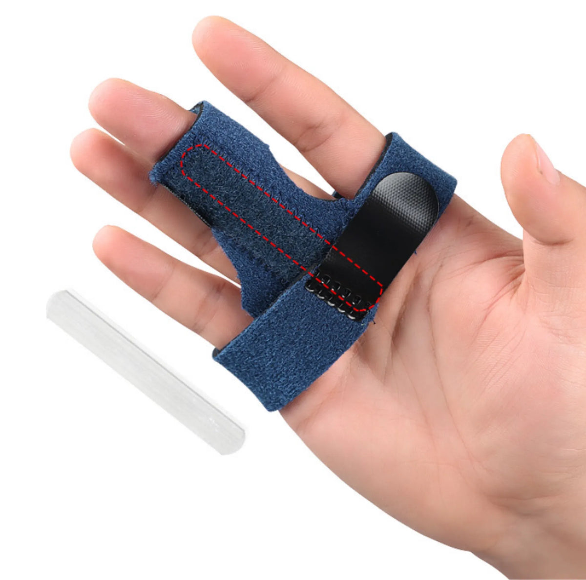 Den uttagbara formbara skenan dras ut ur fingerstödets ficka.
