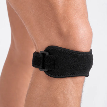 Knäskydd för hopparknä med justerbart patellaband placerat strax under knäskålen.