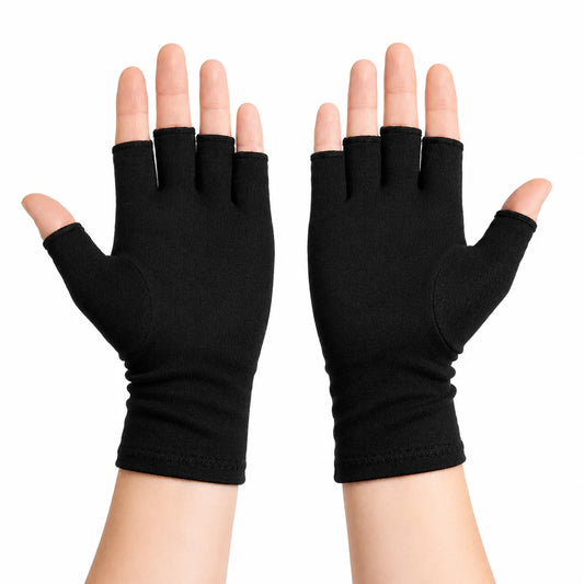 Svarta kompressionshandskar med öppna fingertoppar och följsam passform för vardaglig komfort.