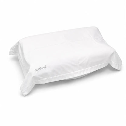 SleepEase örngott till ergonomisk kudde på vit bakgrund